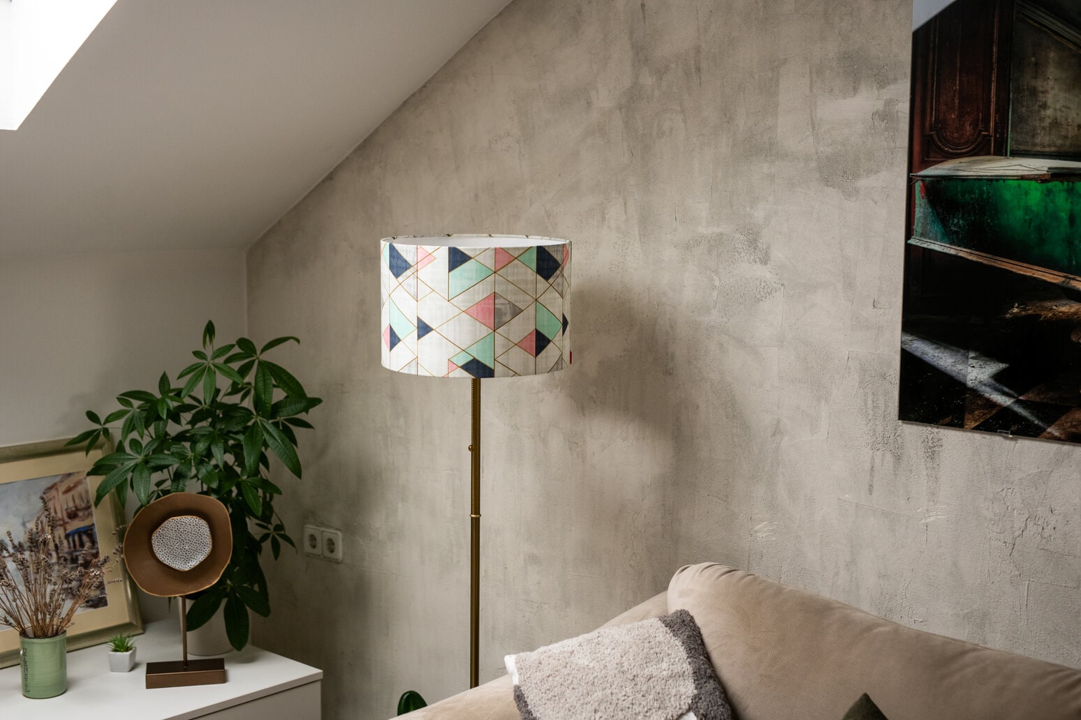 Colorful triangles lamp