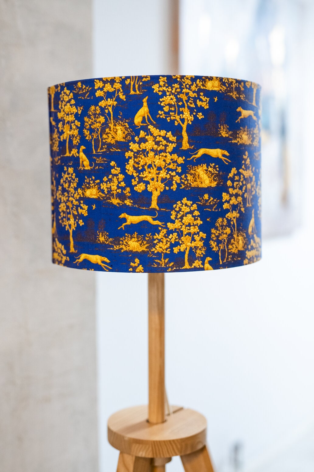 Gold dogs lamp